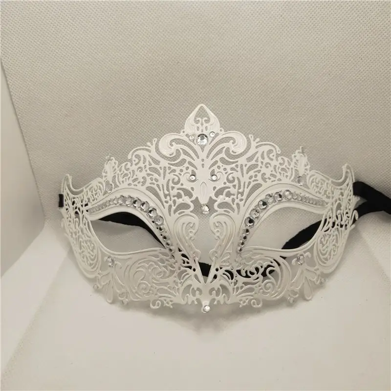 Black Venetian Mask - Image 5