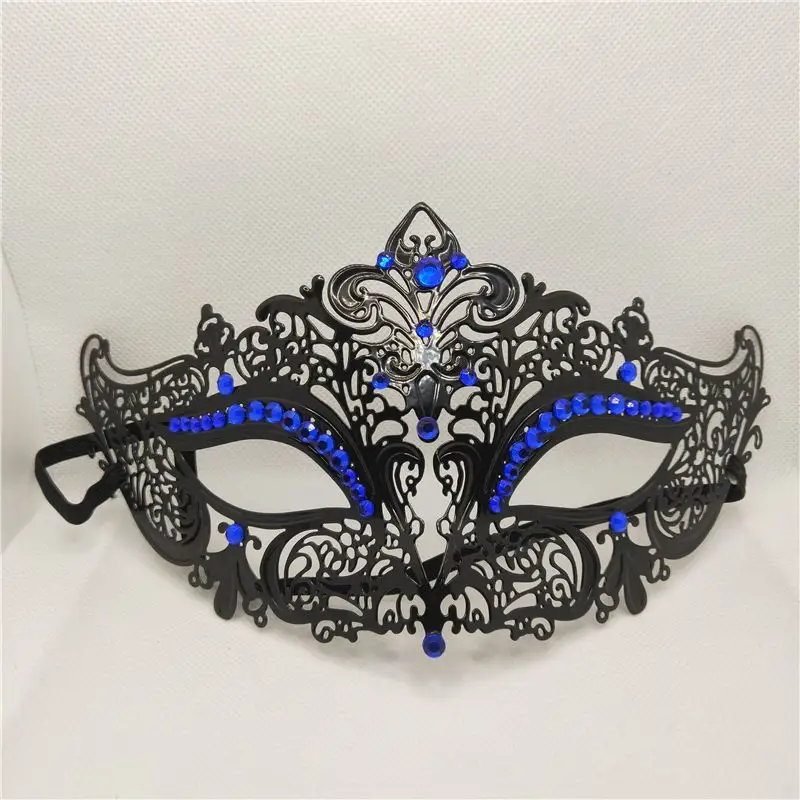 Black Venetian Mask - Image 7