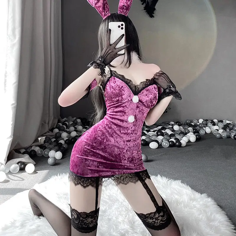 Bunny Girl Velvet Cosplay - Image 4