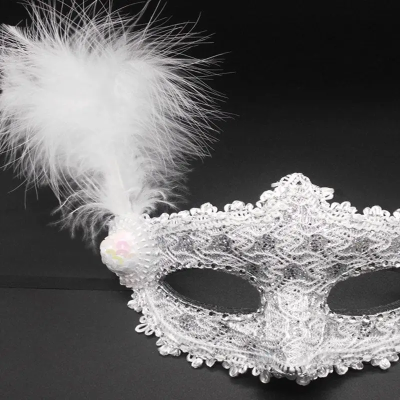 Feathered Masquerade Mask - Image 4