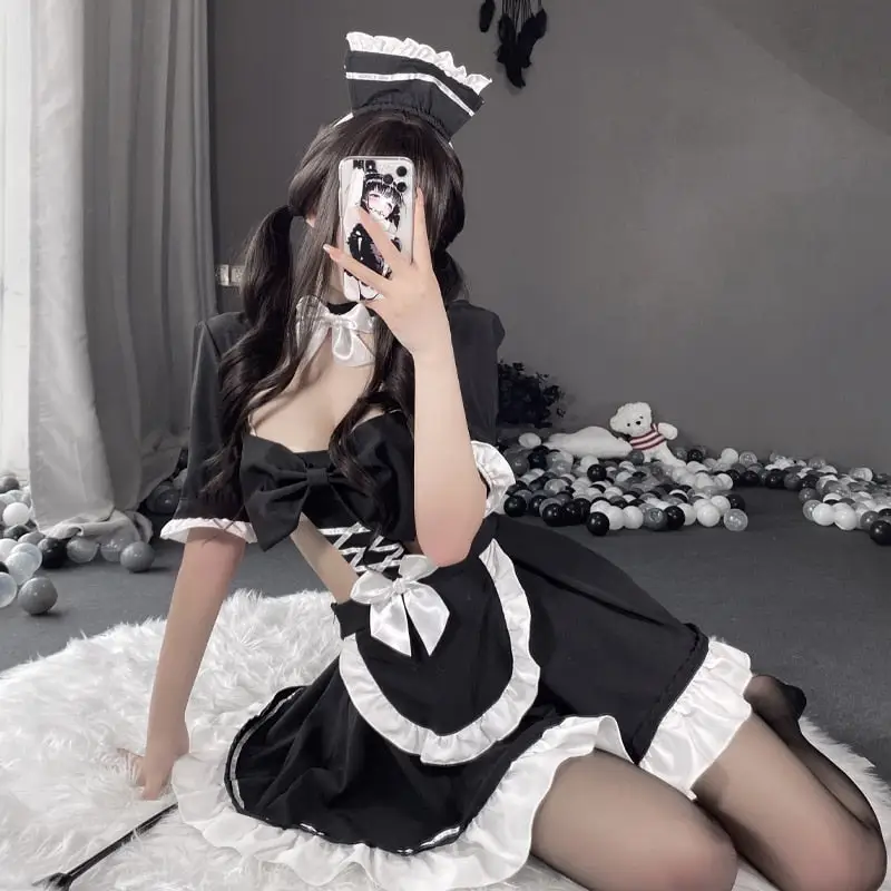 Traditional Maid Outfit - Image 4